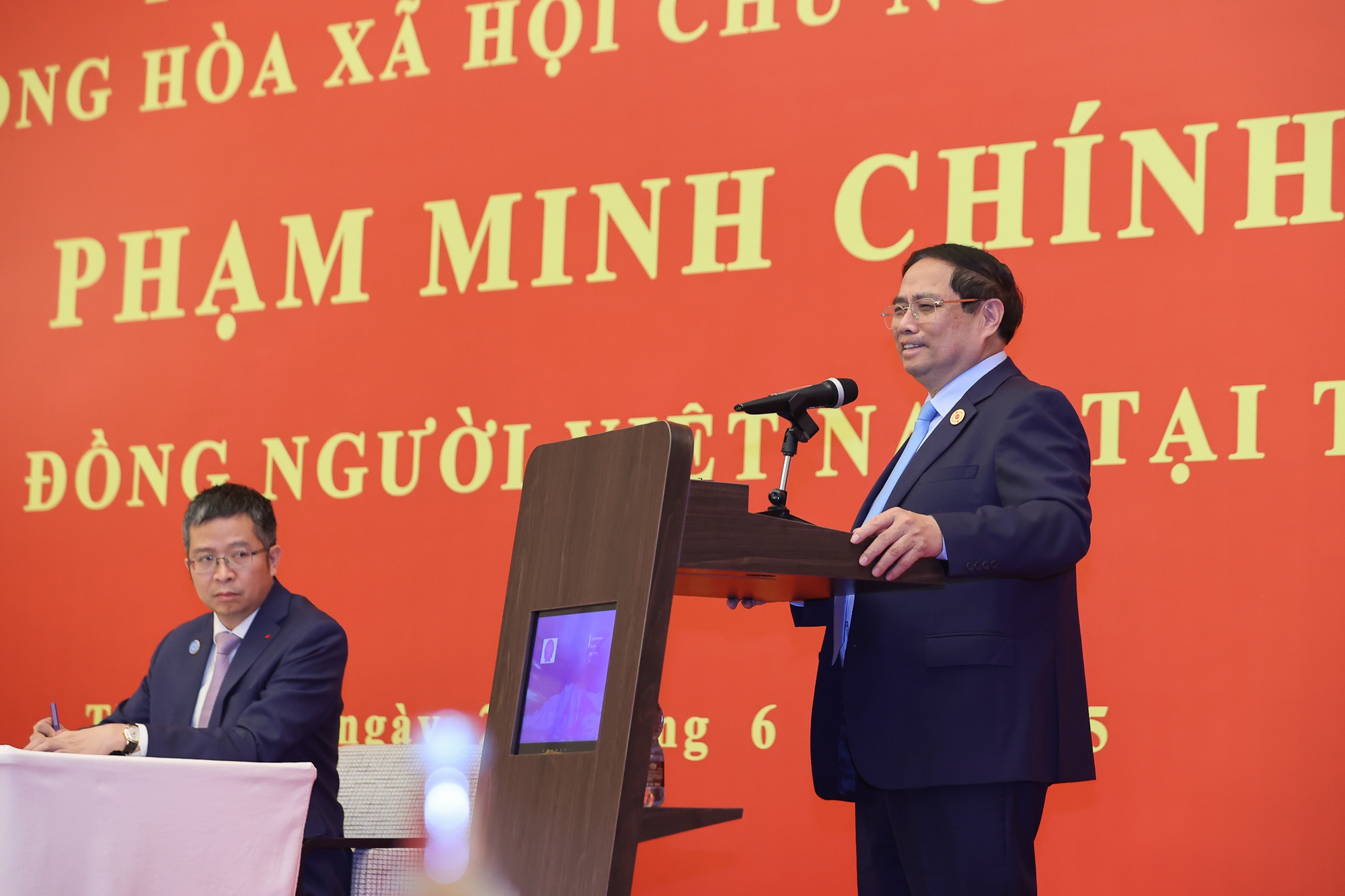 Thủ tướng gặp gỡ cộng đồng người Việt Nam tại Trung Quốc - ảnh 1