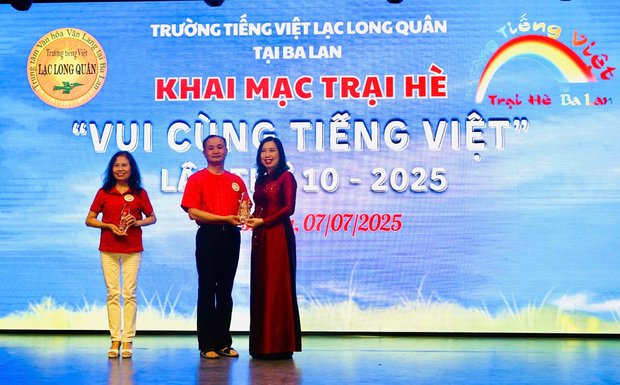 Thứ trưởng Bộ Ngoại giao Lê Thị Thu Hằng thăm cộng đồng người Việt tại Ba Lan - ảnh 3