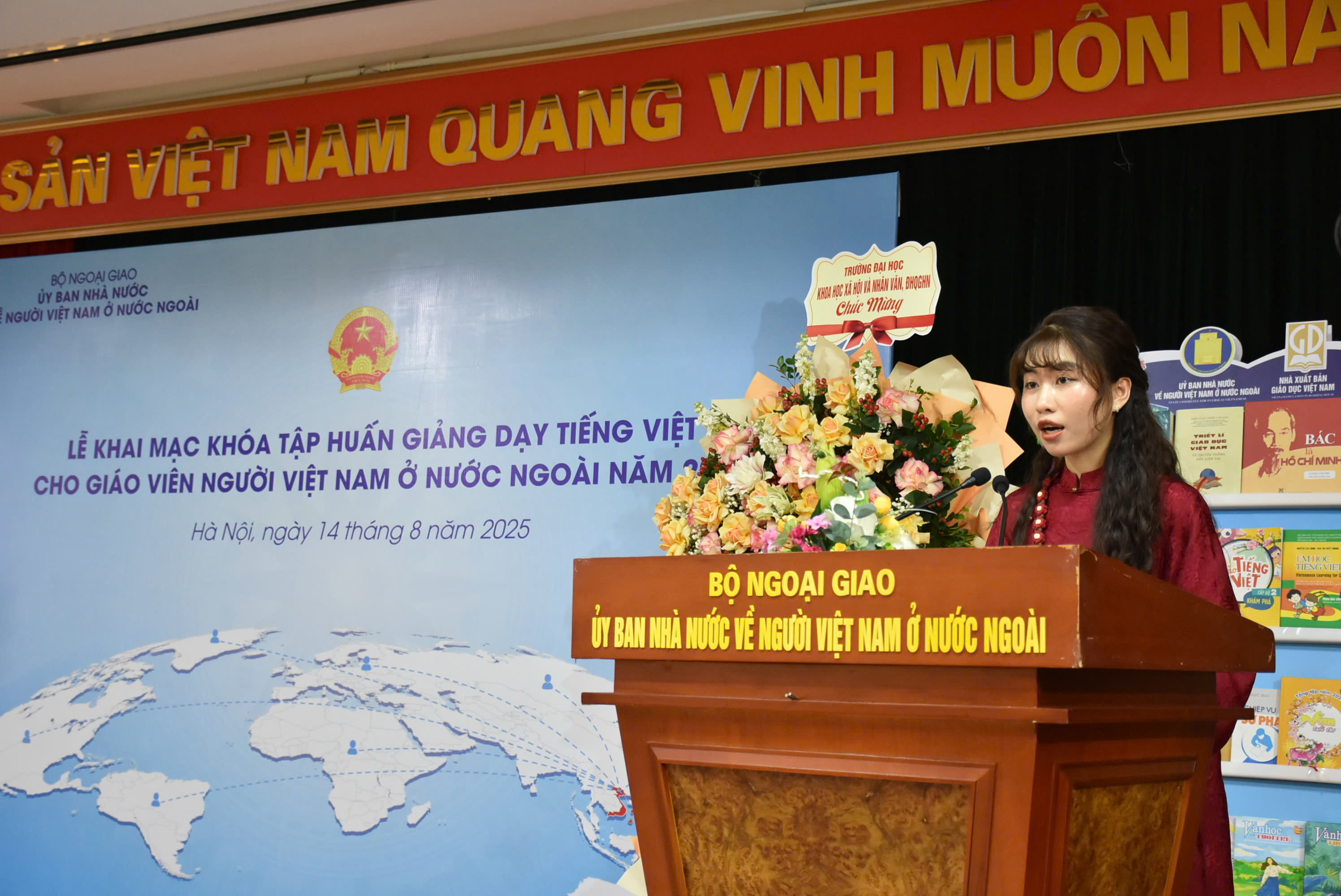Khai mạc Khóa tập huấn giảng dạy tiếng Việt cho giáo viên người Việt Nam ở nước ngoài năm 2025 - ảnh 5