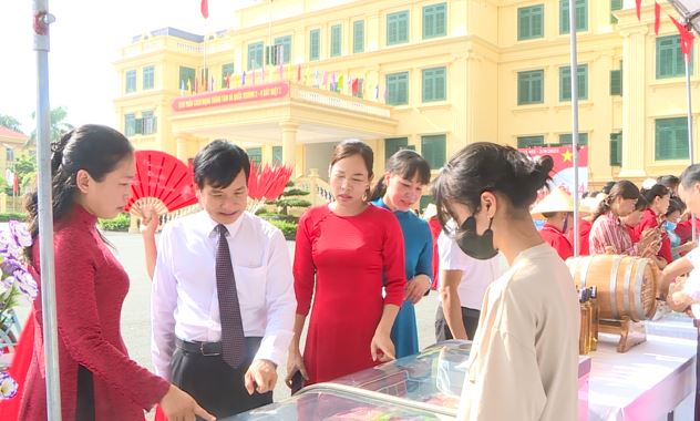 Phúc Thọ rực rỡ Ngày hội Dân vũ và Áo dài - ảnh 10