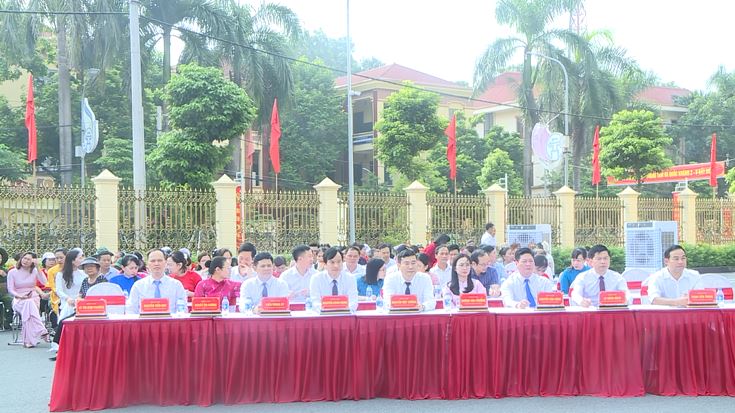 Phúc Thọ rực rỡ Ngày hội Dân vũ và Áo dài - ảnh 2