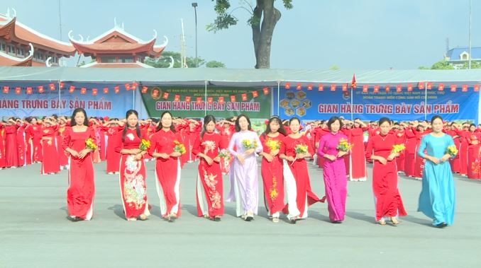Phúc Thọ rực rỡ Ngày hội Dân vũ và Áo dài - ảnh 5