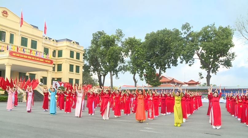 Phúc Thọ rực rỡ Ngày hội Dân vũ và Áo dài - ảnh 6
