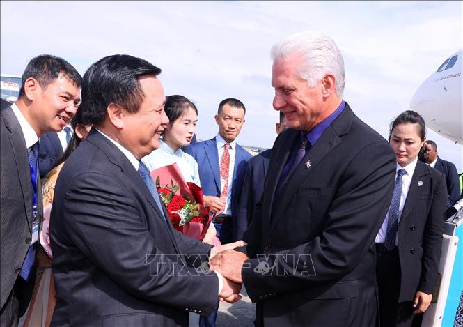 Bí thư thứ Nhất, Chủ tịch nước Cuba và Phu nhân đến Hà Nội - ảnh 1
