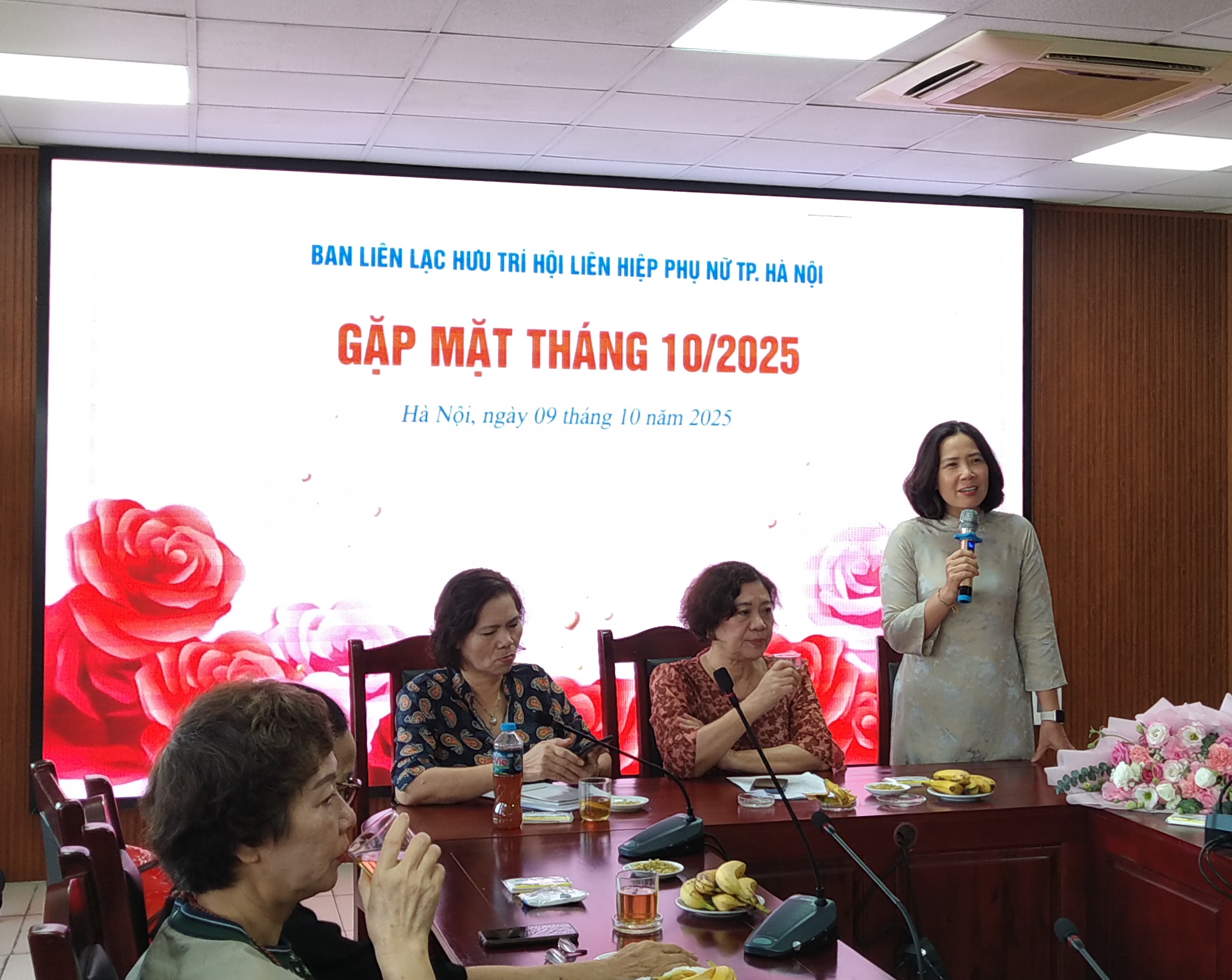 Hội LHPN Hà Nội gặp mặt cán bộ hưu trí: Tri ân và tiếp nối truyền thống - ảnh 2