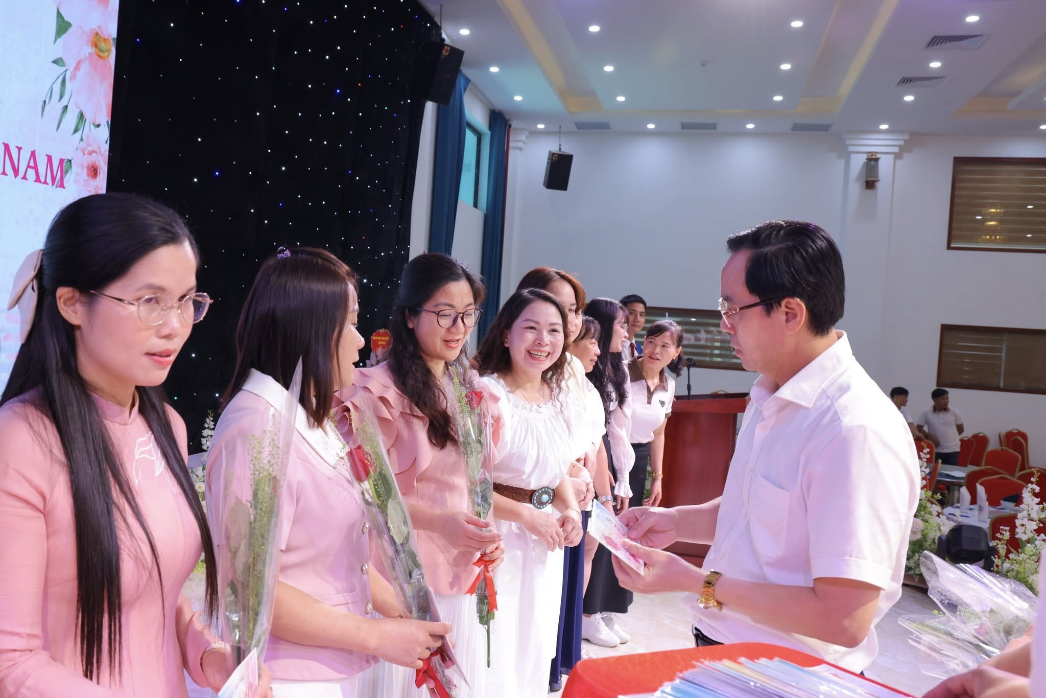 Phú Nghĩa trang trọng tổ chức gặp mặt kỷ niệm 95 năm Ngày thành lập Hội Liên hiệp Phụ nữ Việt Nam - ảnh 4