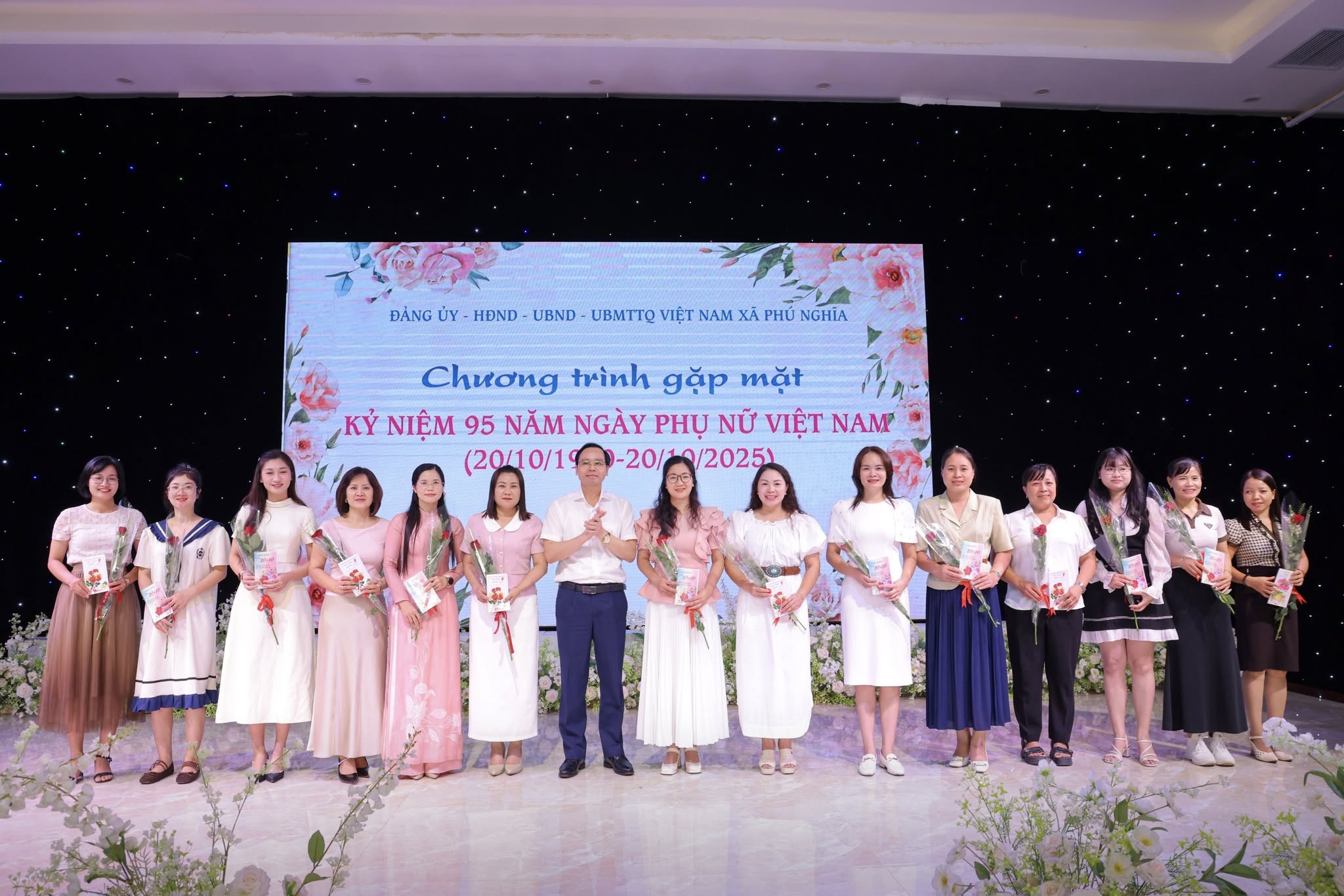 Phú Nghĩa trang trọng tổ chức gặp mặt kỷ niệm 95 năm Ngày thành lập Hội Liên hiệp Phụ nữ Việt Nam - ảnh 2