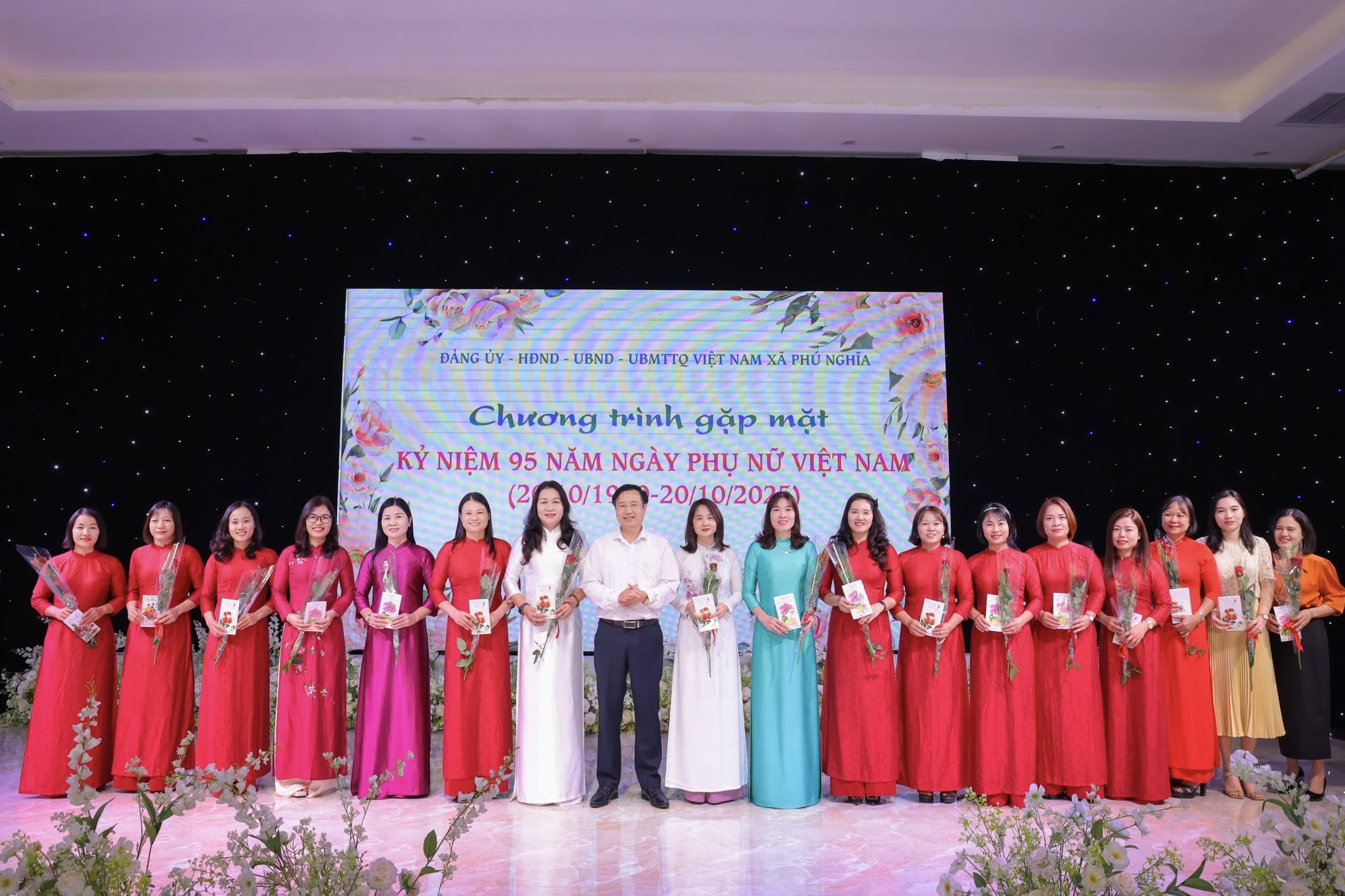 Phú Nghĩa trang trọng tổ chức gặp mặt kỷ niệm 95 năm Ngày thành lập Hội Liên hiệp Phụ nữ Việt Nam - ảnh 1