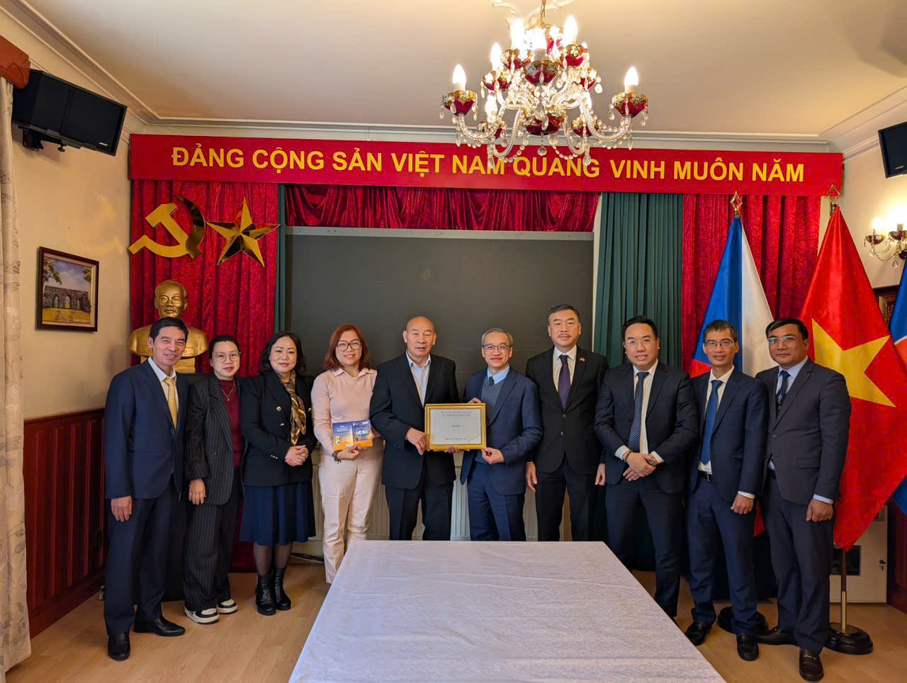 Cộng đồng người Việt tại Séc – Hình mẫu hội nhập, cầu nối sức mạnh mềm của quốc gia - ảnh 2