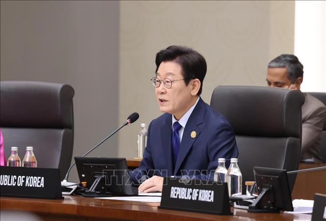 Dự phiên thứ Nhất Hội nghị Cấp cao APEC: Chủ tịch nước Lương Cường đề xuất 3 trọng tâm - ảnh 1