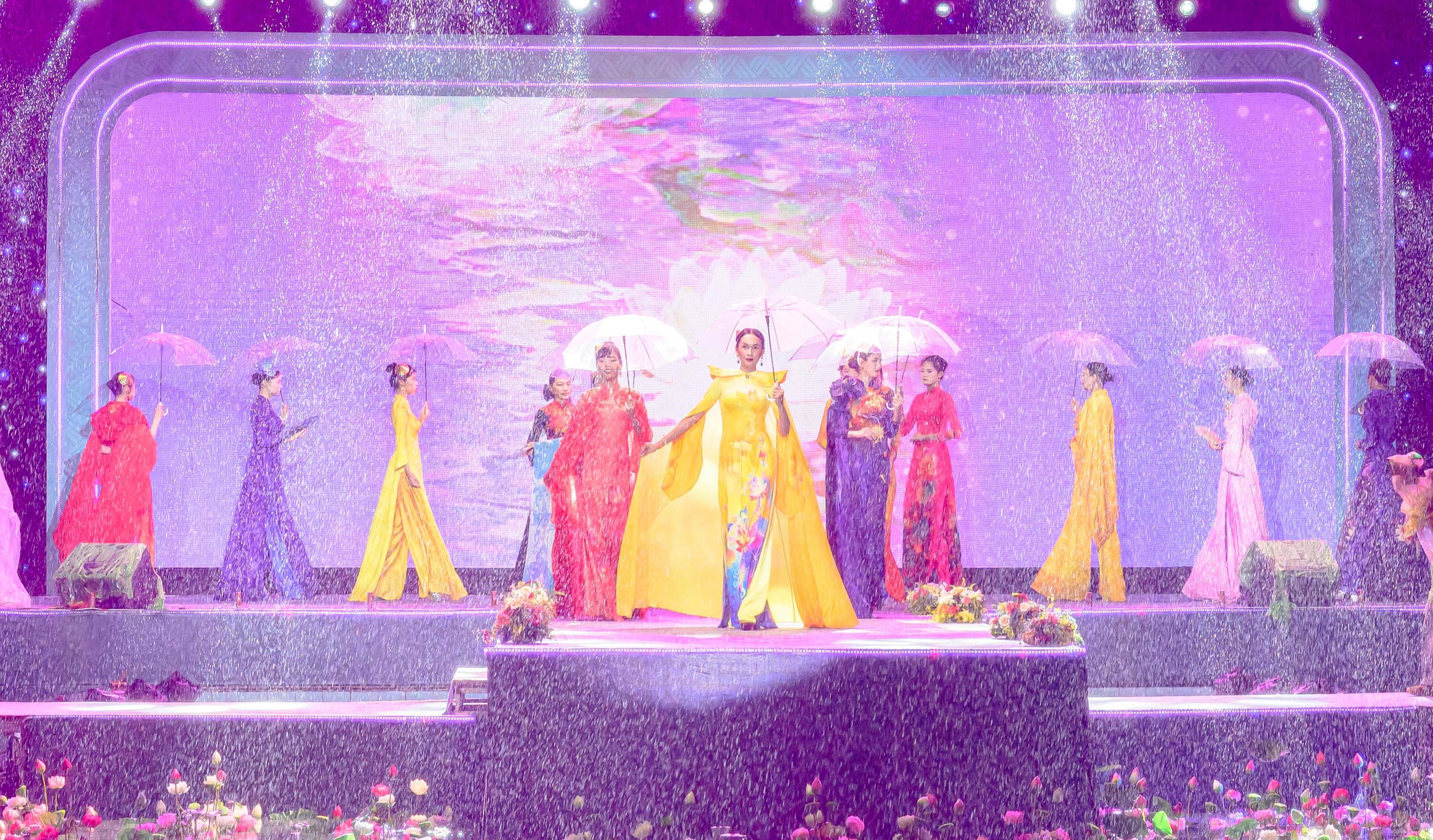 NTK Hồng Nhung kể câu chuyện Sài Gòn bên sông qua bộ sưu tập “Di sản Thành phố Hồ Chí Minh” - ảnh 1