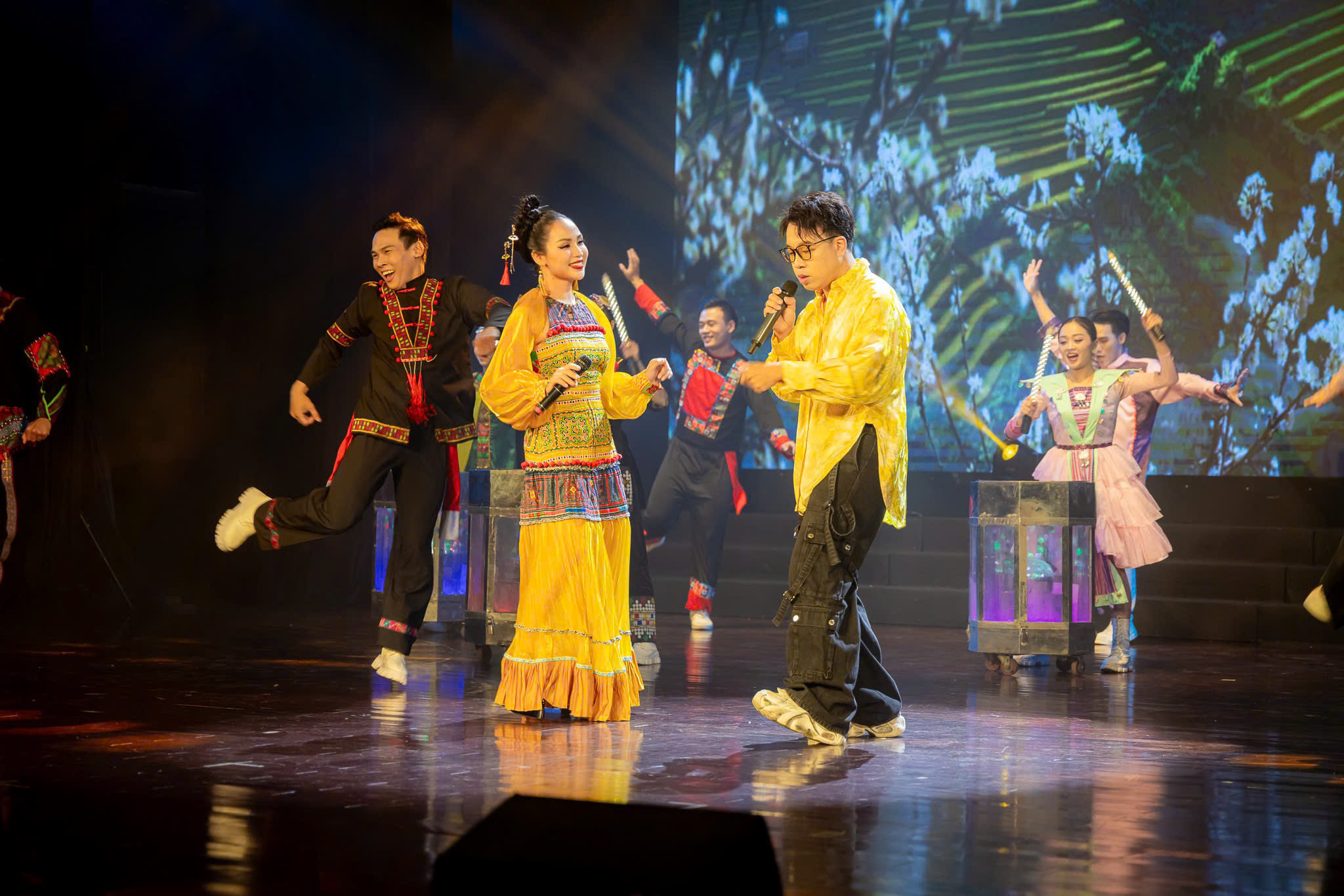 Nhạc sĩ Tạ Duy Tuấn và hành trình làm mới âm nhạc chính luận thời đại số - ảnh 1