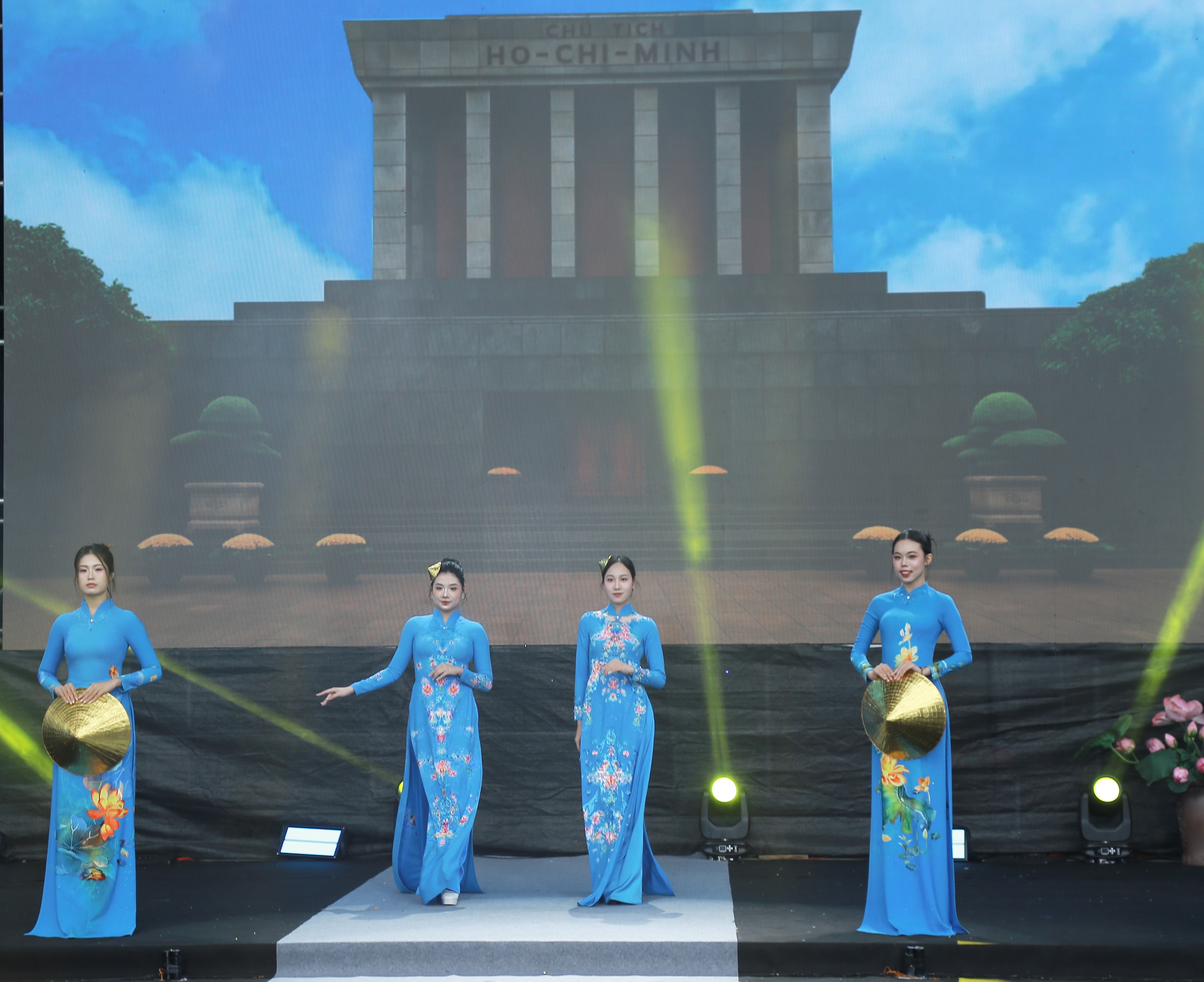 Vũ điệu của truyền thống, hội nhập và khát vọng thời đại mới - ảnh 8