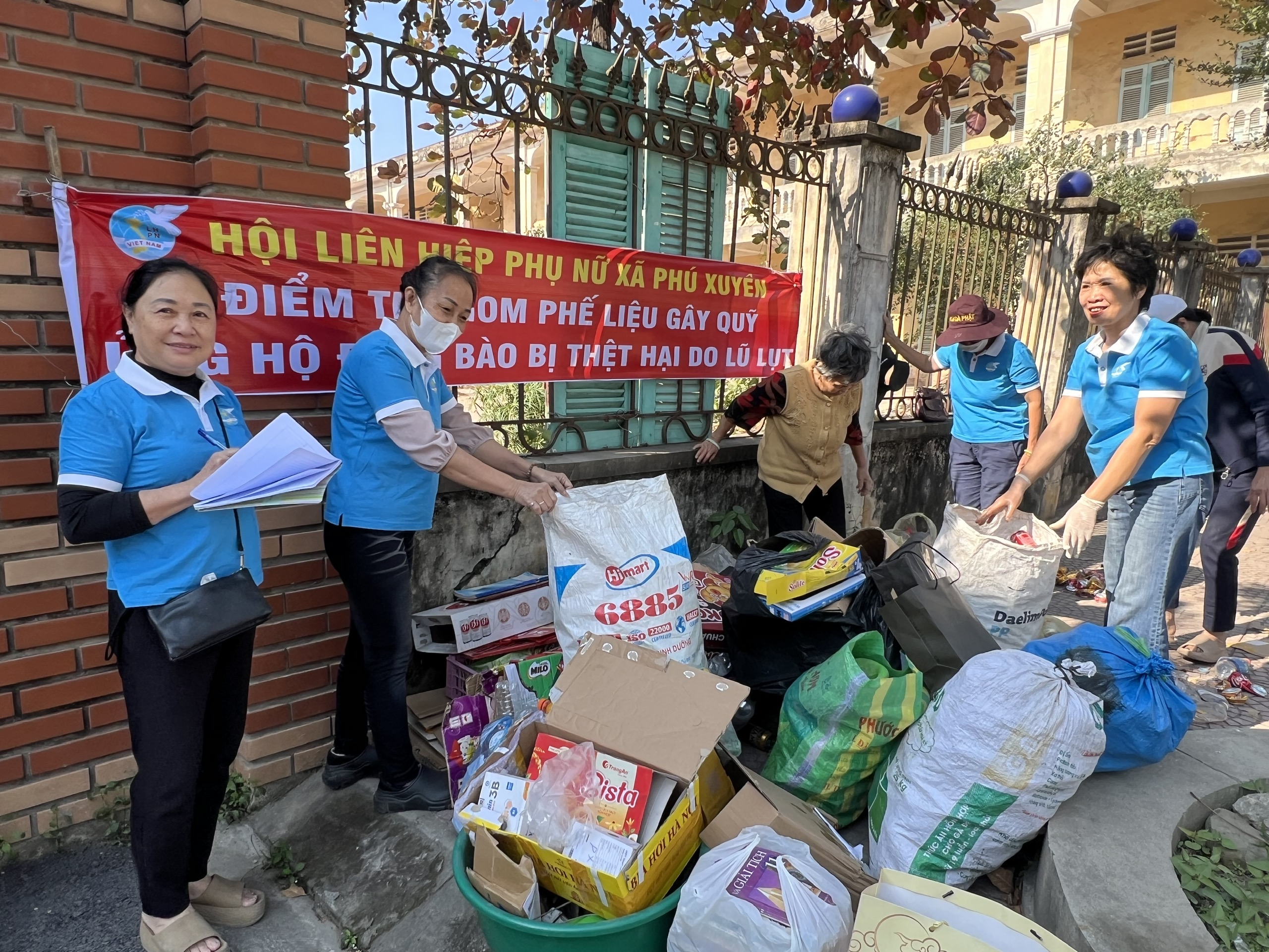 Phụ nữ Phú Xuyên chung tay hướng về đồng bào miền Trung - ảnh 3