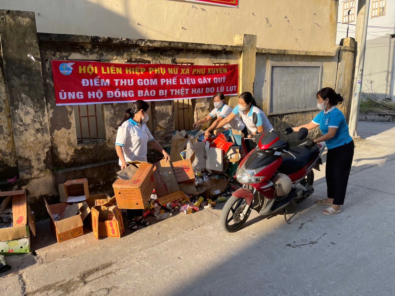 Phụ nữ Phú Xuyên chung tay hướng về đồng bào miền Trung - ảnh 8