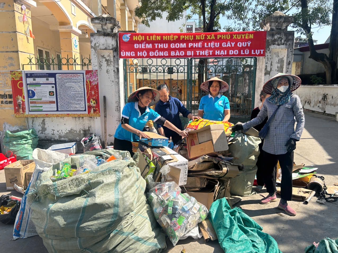 Phụ nữ Phú Xuyên chung tay hướng về đồng bào miền Trung - ảnh 7