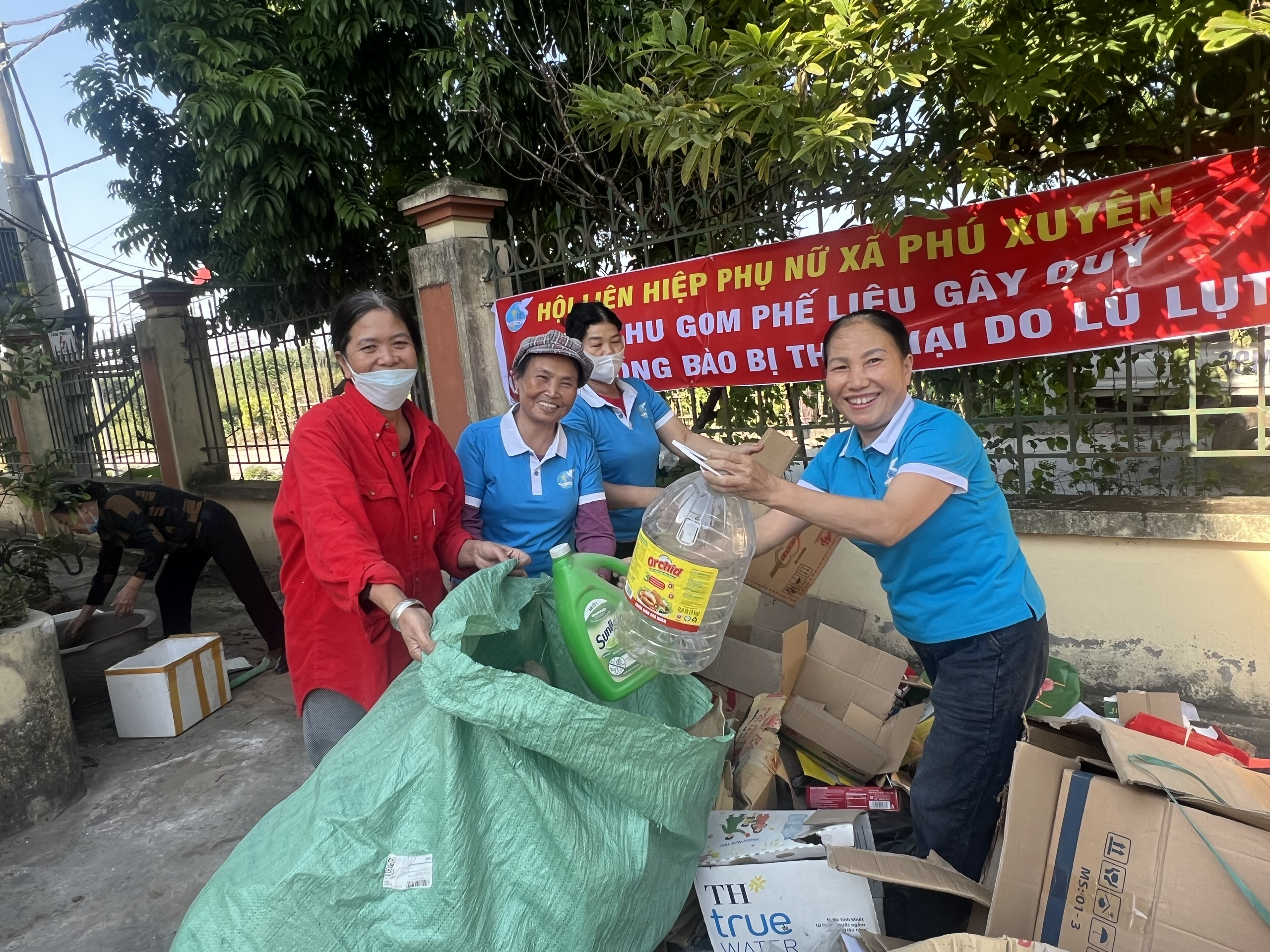 Phụ nữ Phú Xuyên chung tay hướng về đồng bào miền Trung - ảnh 5