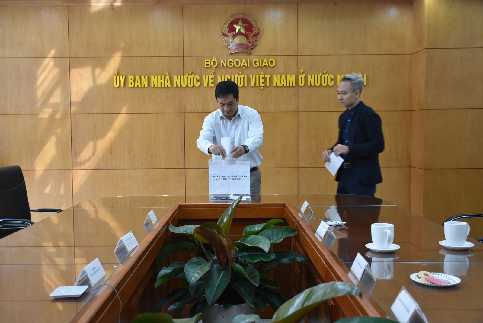 Ủy ban Nhà nước về người Việt Nam ở nước ngoài tổ chức Lễ phát động quyên góp ủng hộ đồng bào miền Trung, Tây Nguyên đang chịu thiệt hại nặng nề do mưa lũ  - ảnh 3