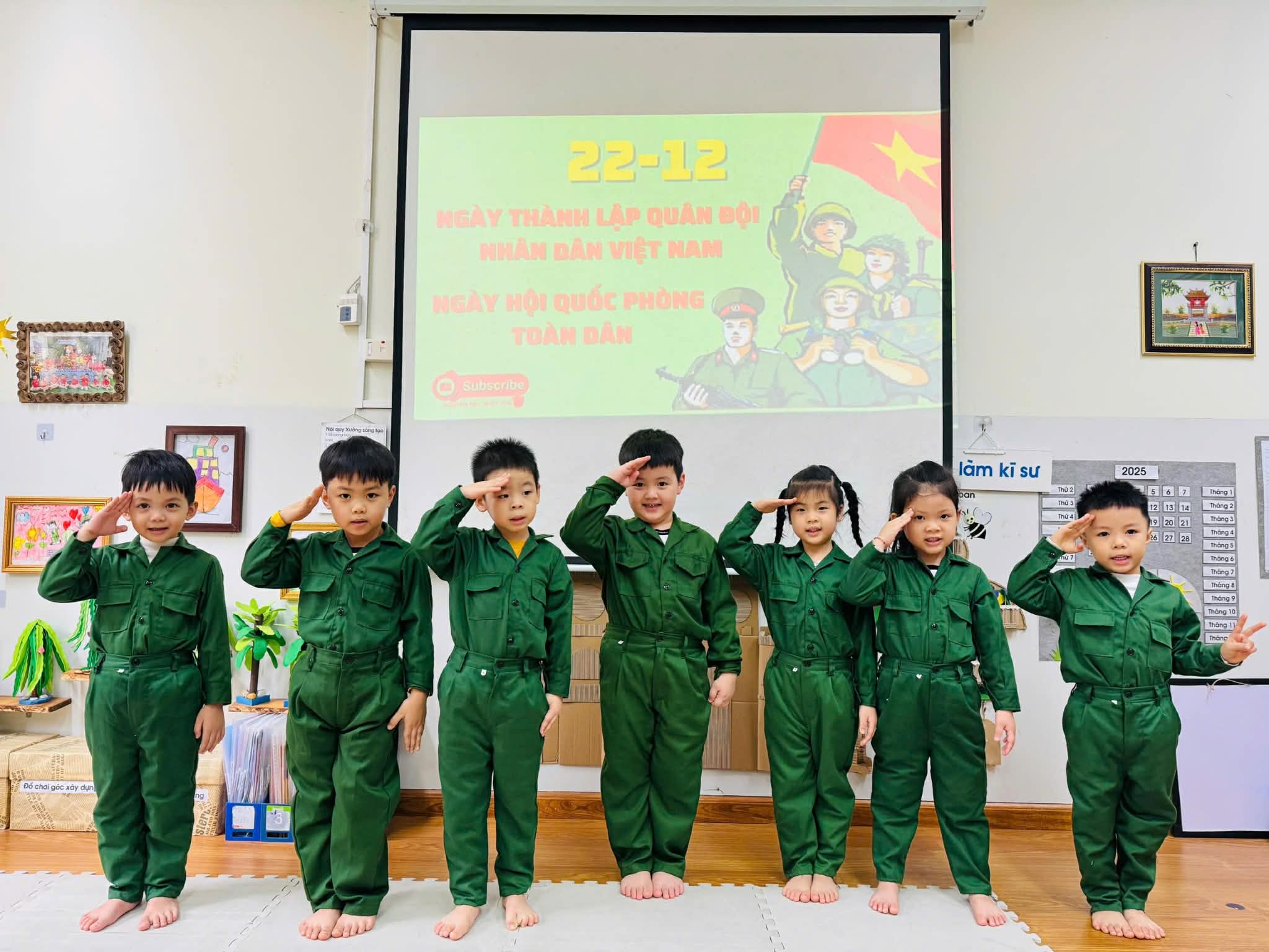 Em tập làm chú bộ đội - ảnh 2