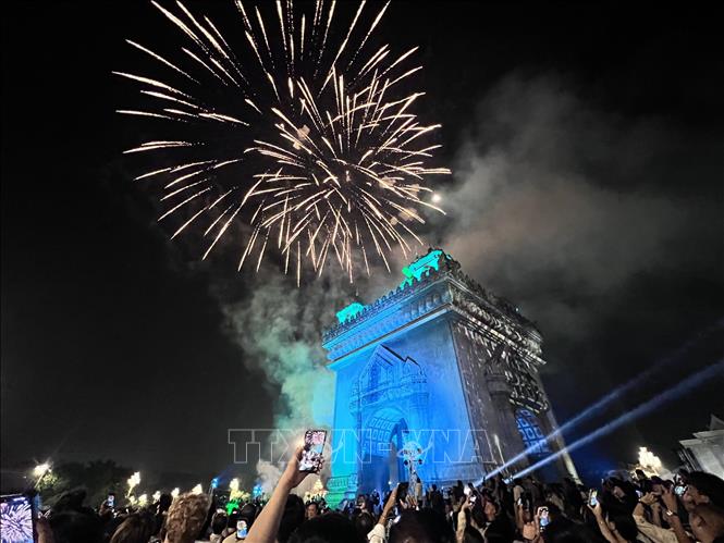 Không khí đón năm mới ở các quốc gia trên thế giới - ảnh 9