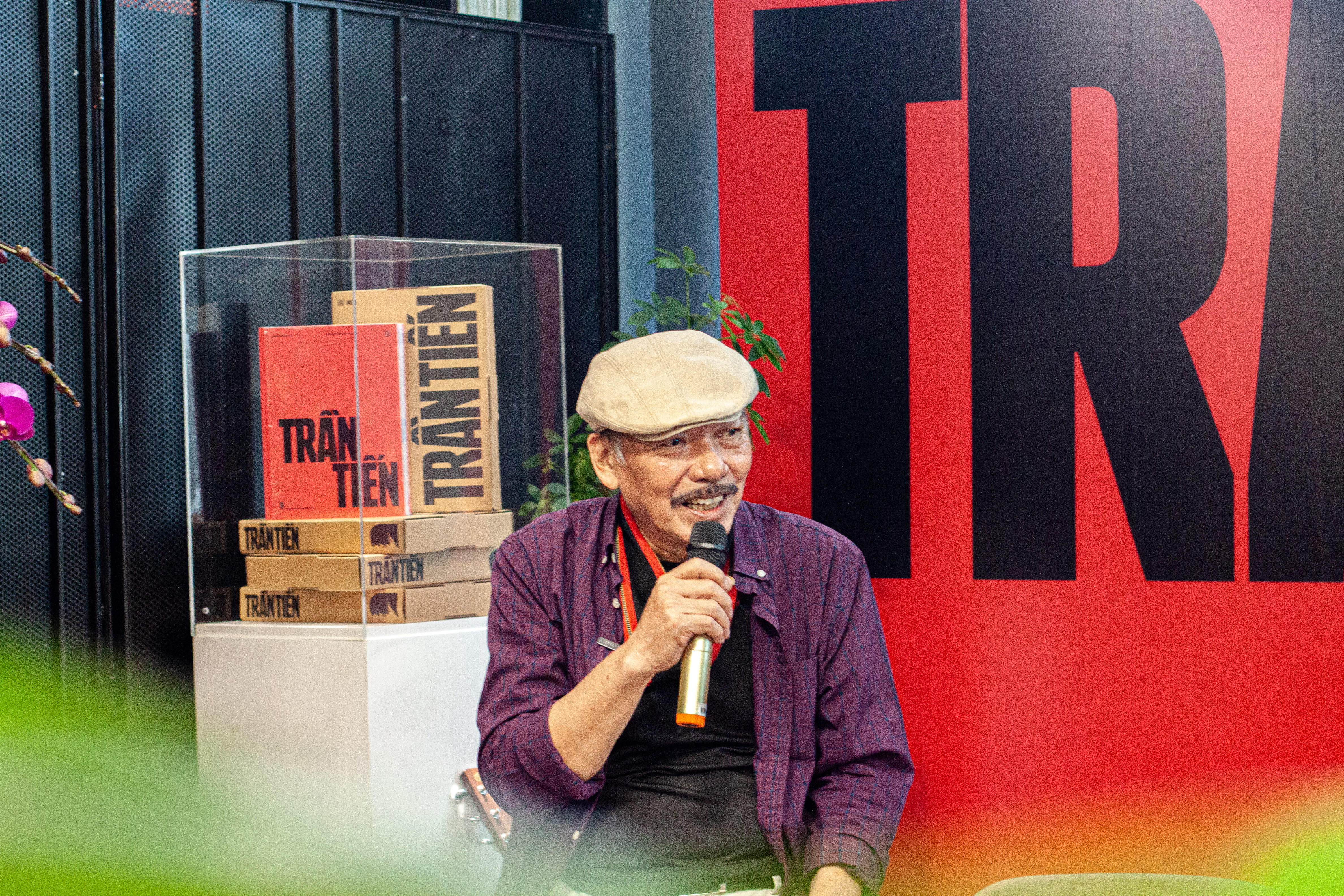 Ra mắt sách “Trần Tiến - Người hát thơ mình”: Khi âm nhạc, ký ức và tự do lên tiếng - ảnh 1