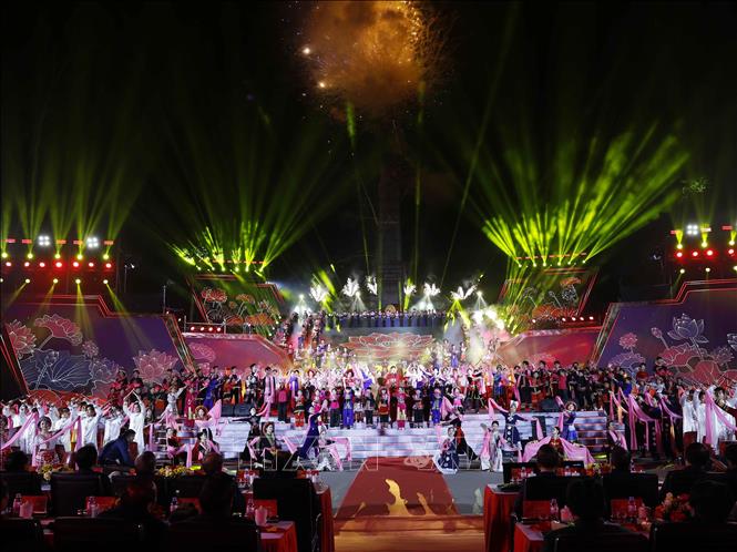 Lãnh đạo Đảng, Nhà nước dự cầu truyền hình kỷ niệm 85 năm Ngày Bác Hồ về nước trực tiếp lãnh đạo cách mạng Việt Nam - ảnh 5