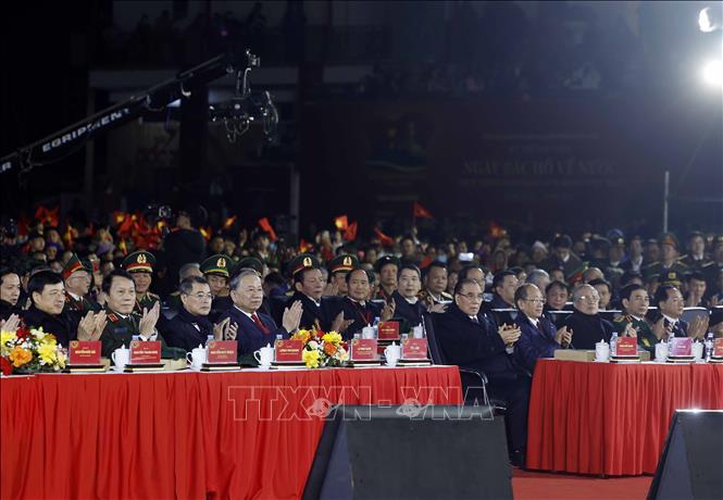 Lãnh đạo Đảng, Nhà nước dự cầu truyền hình kỷ niệm 85 năm Ngày Bác Hồ về nước trực tiếp lãnh đạo cách mạng Việt Nam - ảnh 1