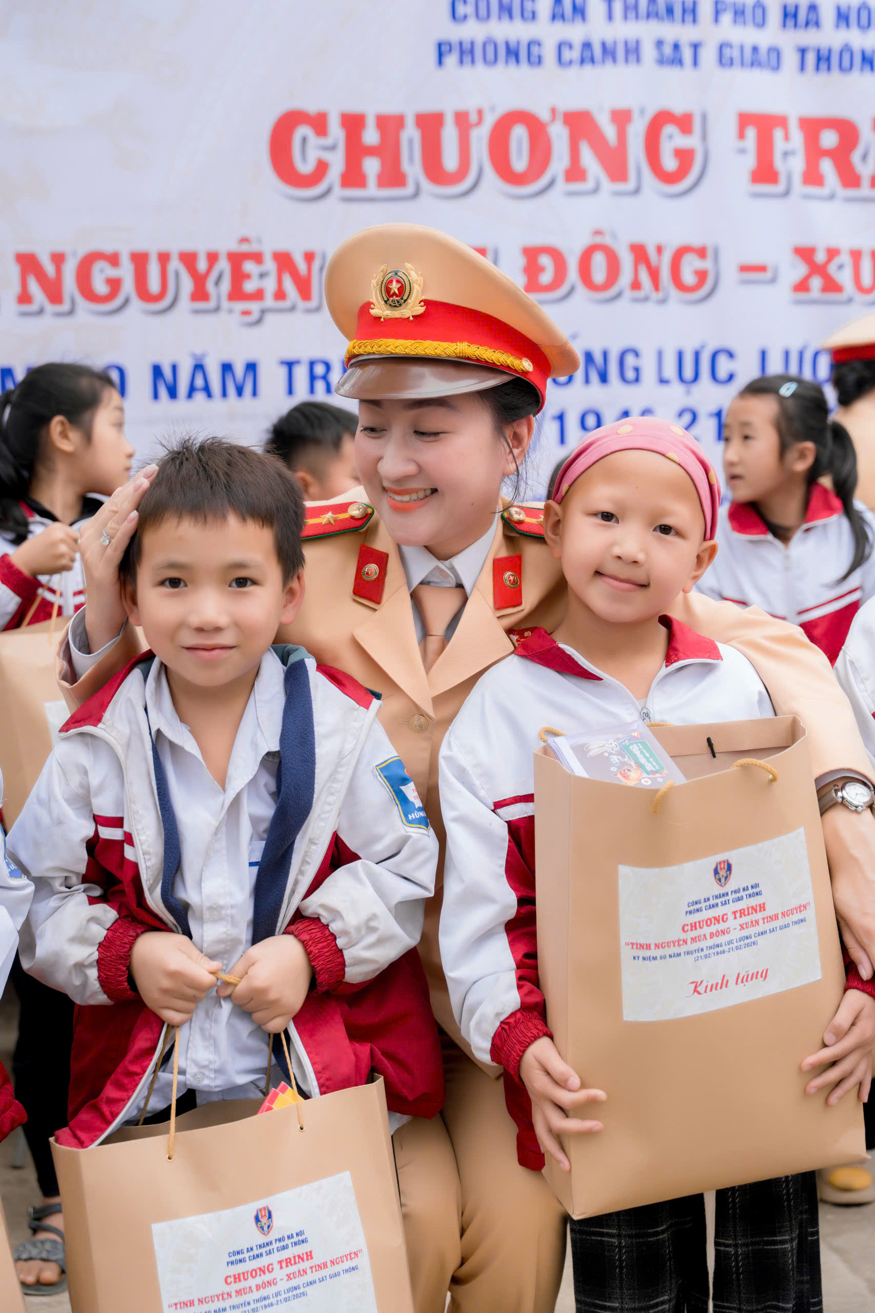 Phòng CSGT Hà Nội tổ chức hoạt động “Về nguồn – giáo dục truyền thống – chung sức cùng cộng đồng” tại Tuyên Quang - ảnh 5