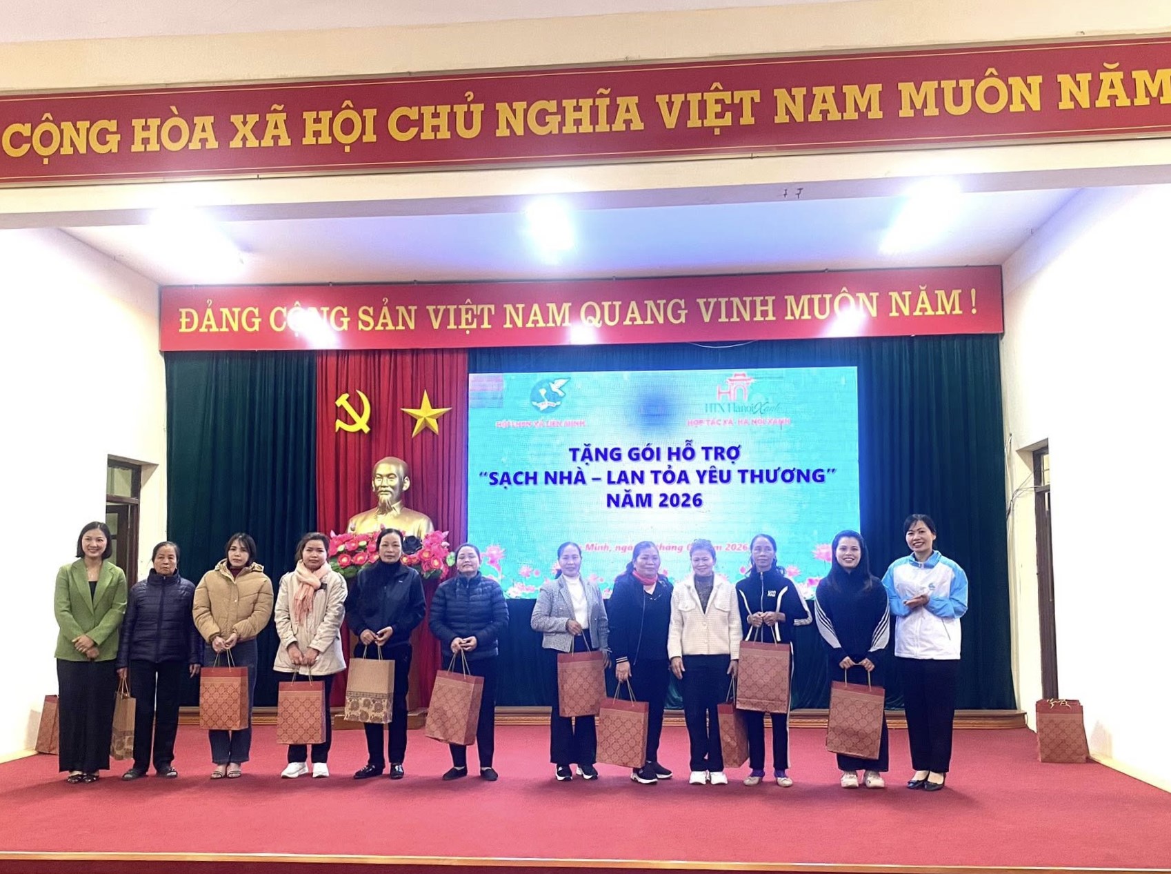 Phụ nữ Liên Minh lan tỏa yêu thương, chung tay xây dựng gia đình hạnh phúc - ảnh 2