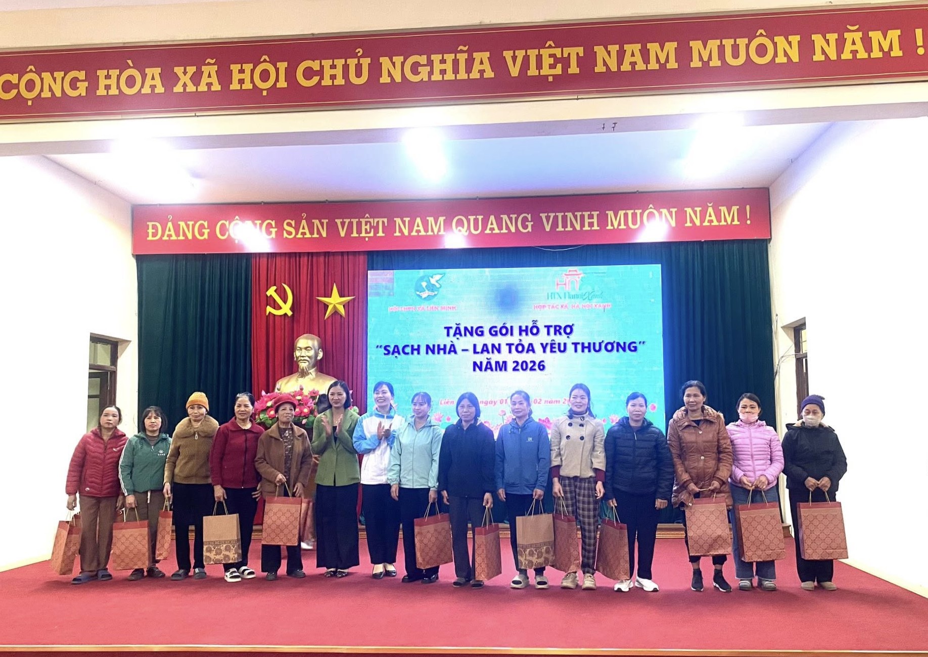 Phụ nữ Liên Minh lan tỏa yêu thương, chung tay xây dựng gia đình hạnh phúc - ảnh 3