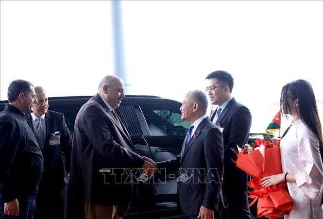 Chủ tịch Hạ viện Jordan đến Hà Nội, bắt đầu thăm chính thức Việt Nam - ảnh 1