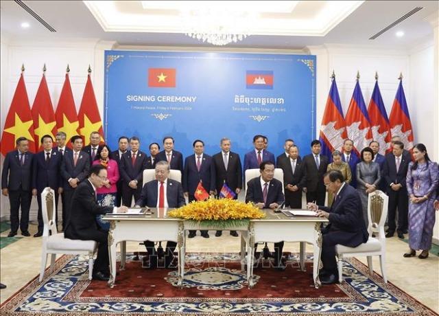 Cuộc gặp giữa Bộ Chính trị Đảng Cộng sản Việt Nam và Ban Thường vụ Trung ương Đảng Nhân dân Campuchia - ảnh 2