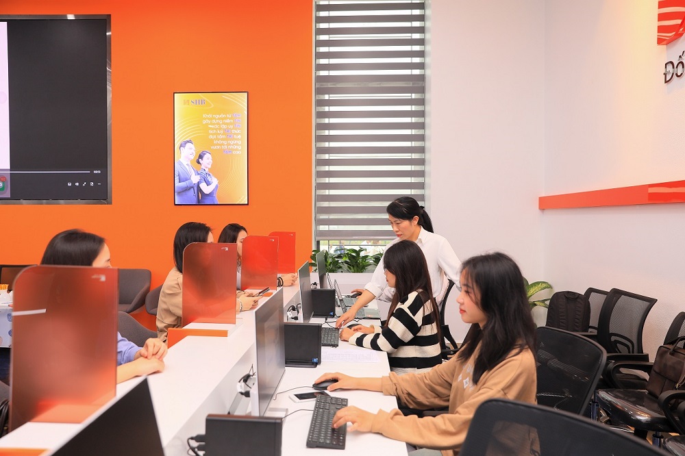 Khánh thành “Trung tâm thực hành Tài chính Ngân hàng SHB – VNU” tại ĐHQG-HN - ảnh 4