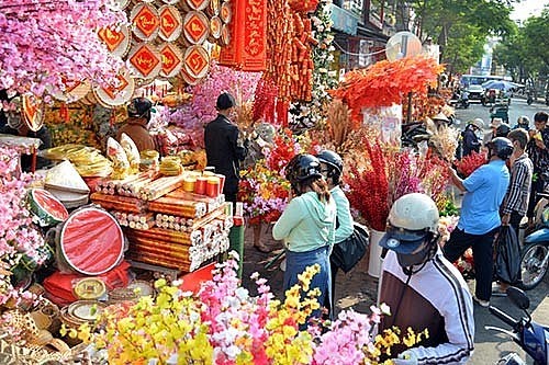 Cảnh báo mức chi tiêu hạn hẹp cho Tết Nguyên đán 2024 trong thời buổi kinh tế khó khăn - ảnh 1