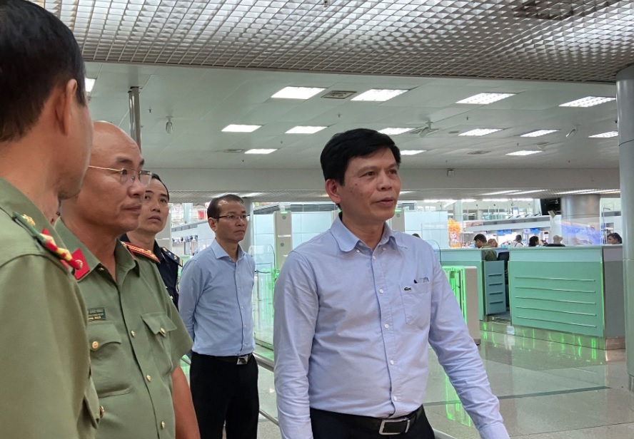 Thứ trưởng Bộ GTVT yêu cầu Cảng hàng không Quốc tế Tân Sơn Nhất không để chậm chuyến trong dịp Tết - ảnh 1