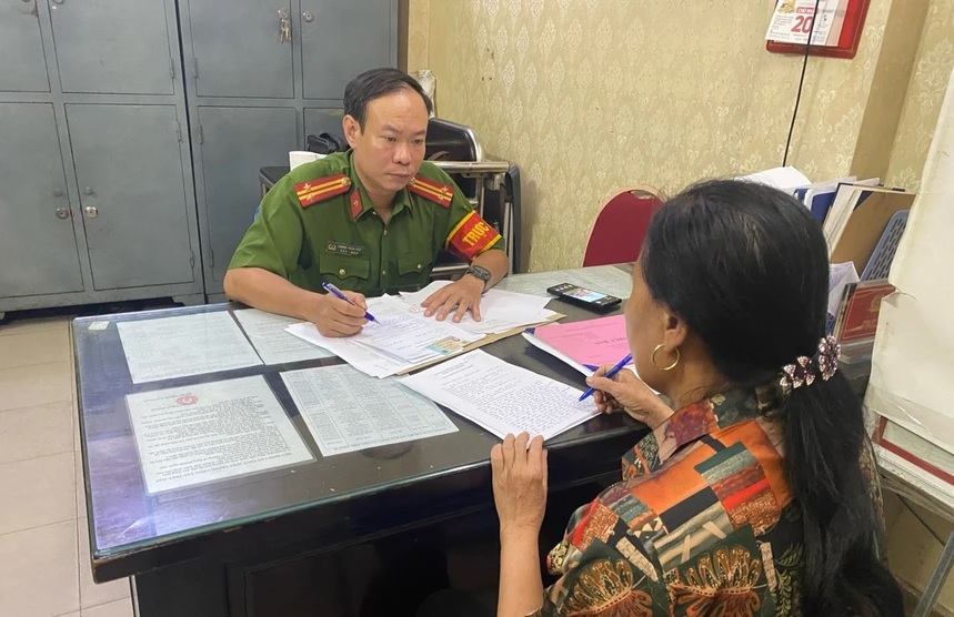 Hà Nội: Người phụ nữ bán 3 quả dứa giá 500.000 đồng - ảnh 1