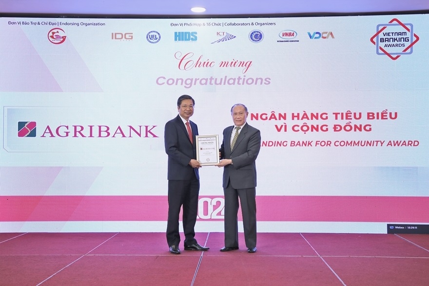 Agribank được vinh danh 3 giải thưởng Ngân hàng Việt Nam tiêu biểu 2024 - ảnh 3