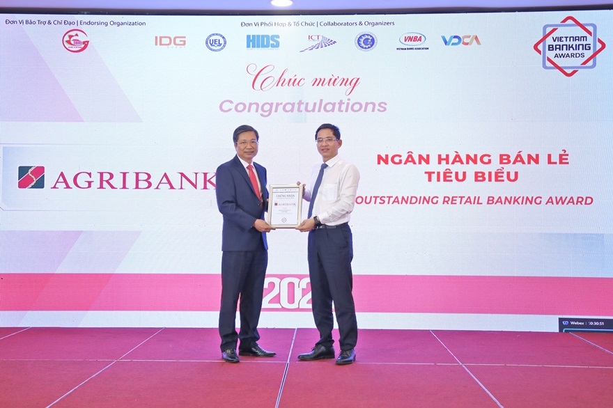 Agribank được vinh danh 3 giải thưởng Ngân hàng Việt Nam tiêu biểu 2024 - ảnh 2