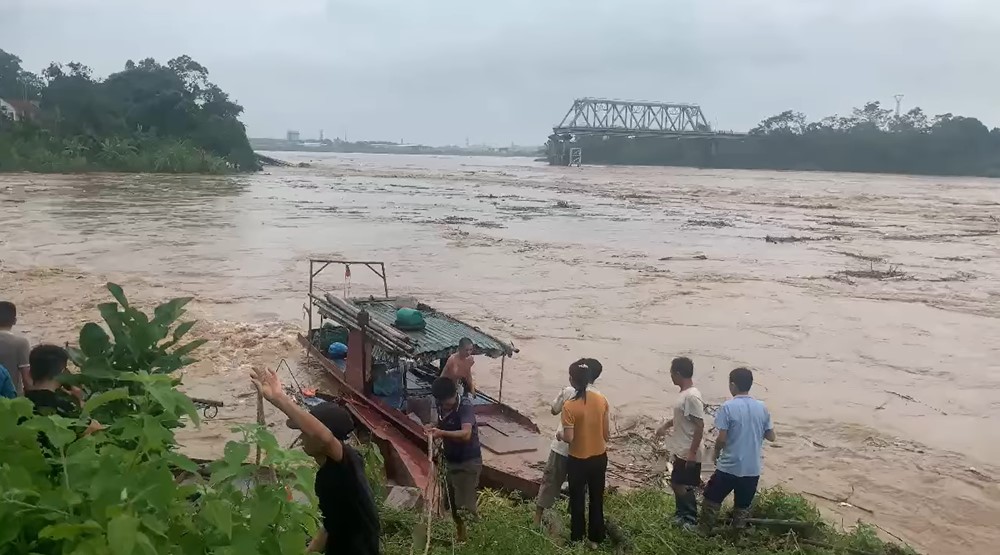 Cục Đường bộ Việt Nam phát công điện khẩn vụ sập cầu Phong Châu - ảnh 1