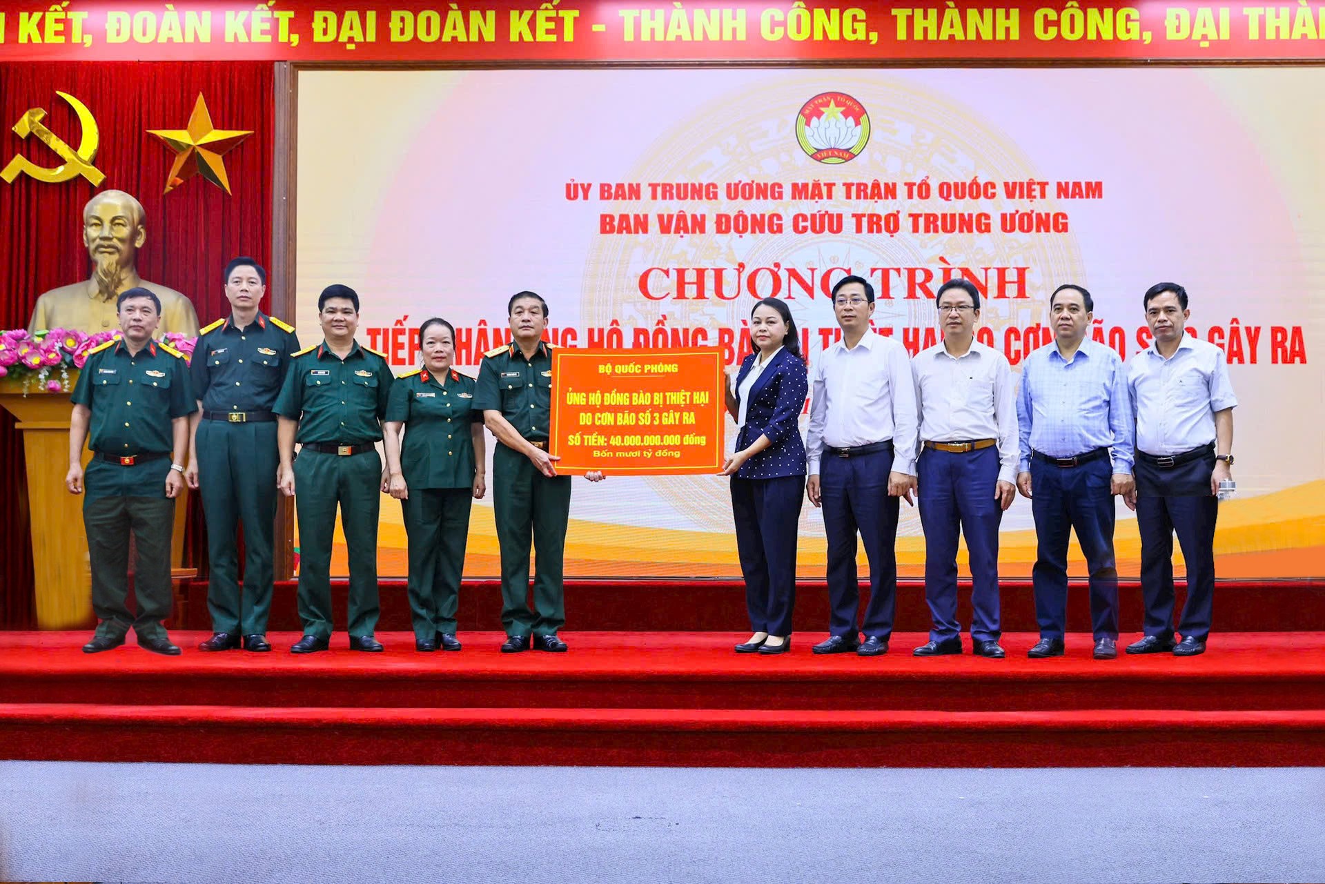 MB ủng hộ hơn 14 tỷ đồng cho đồng bào ảnh hưởng bởi bão lũ - ảnh 1
