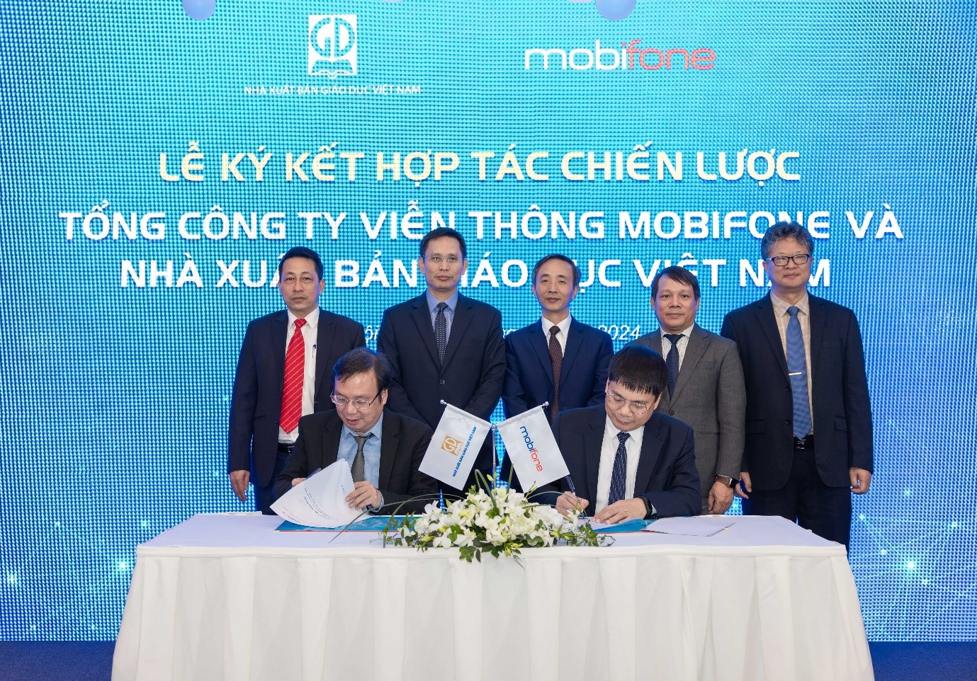 Hợp tác chiến lược giữa MobiFone và Nhà Xuất bản Giáo dục Việt Nam: Chuyển đổi số nâng cao chất lượng giáo dục - ảnh 1