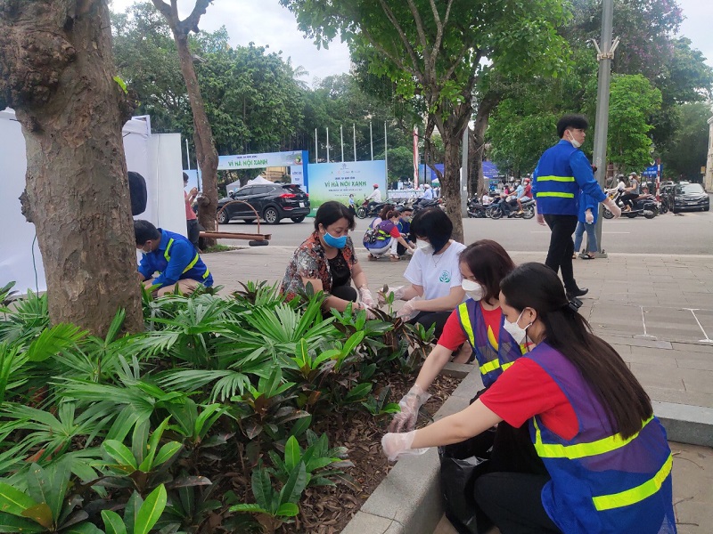 Hội LHPN quận Hoàn Kiếm: Trưng bày, giới thiệu sản phẩm tái chế  thân thiện với môi trường - ảnh 8