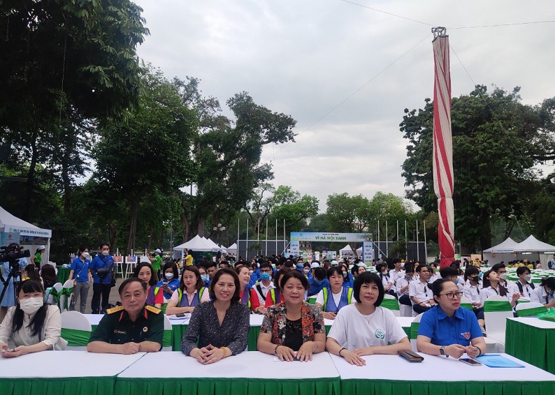 Hội LHPN quận Hoàn Kiếm: Trưng bày, giới thiệu sản phẩm tái chế  thân thiện với môi trường - ảnh 5