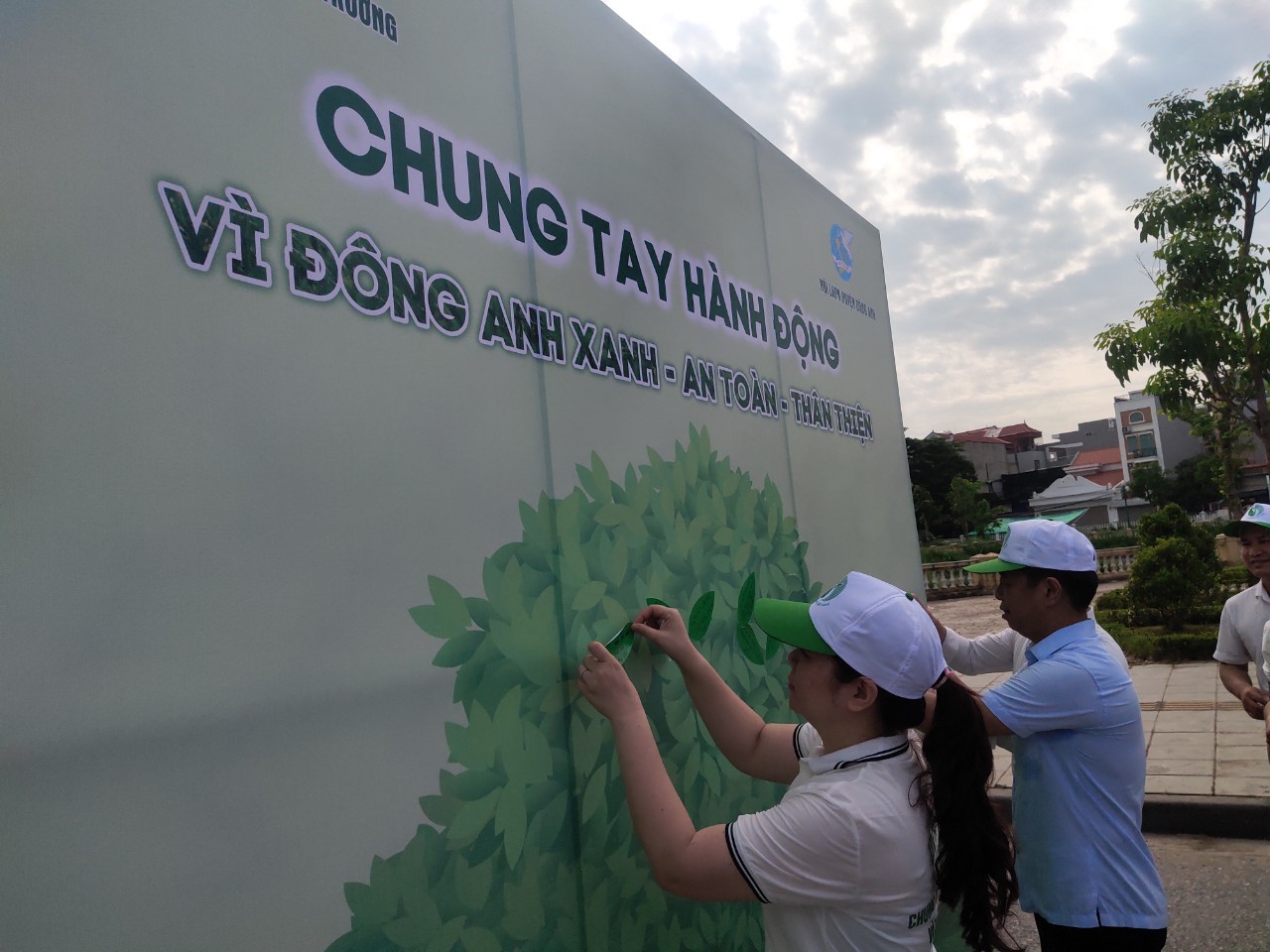 Huyện Đông Anh: Chung tay hành động vì môi trường xanh, an toàn,thân thiện - ảnh 4