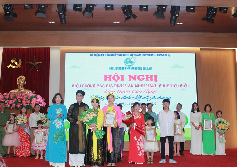 Hội LHPN huyện Gia Lâm: Liên hoan văn nghệ “Ngày hội gia đình - kết nối yêu thương” - ảnh 9