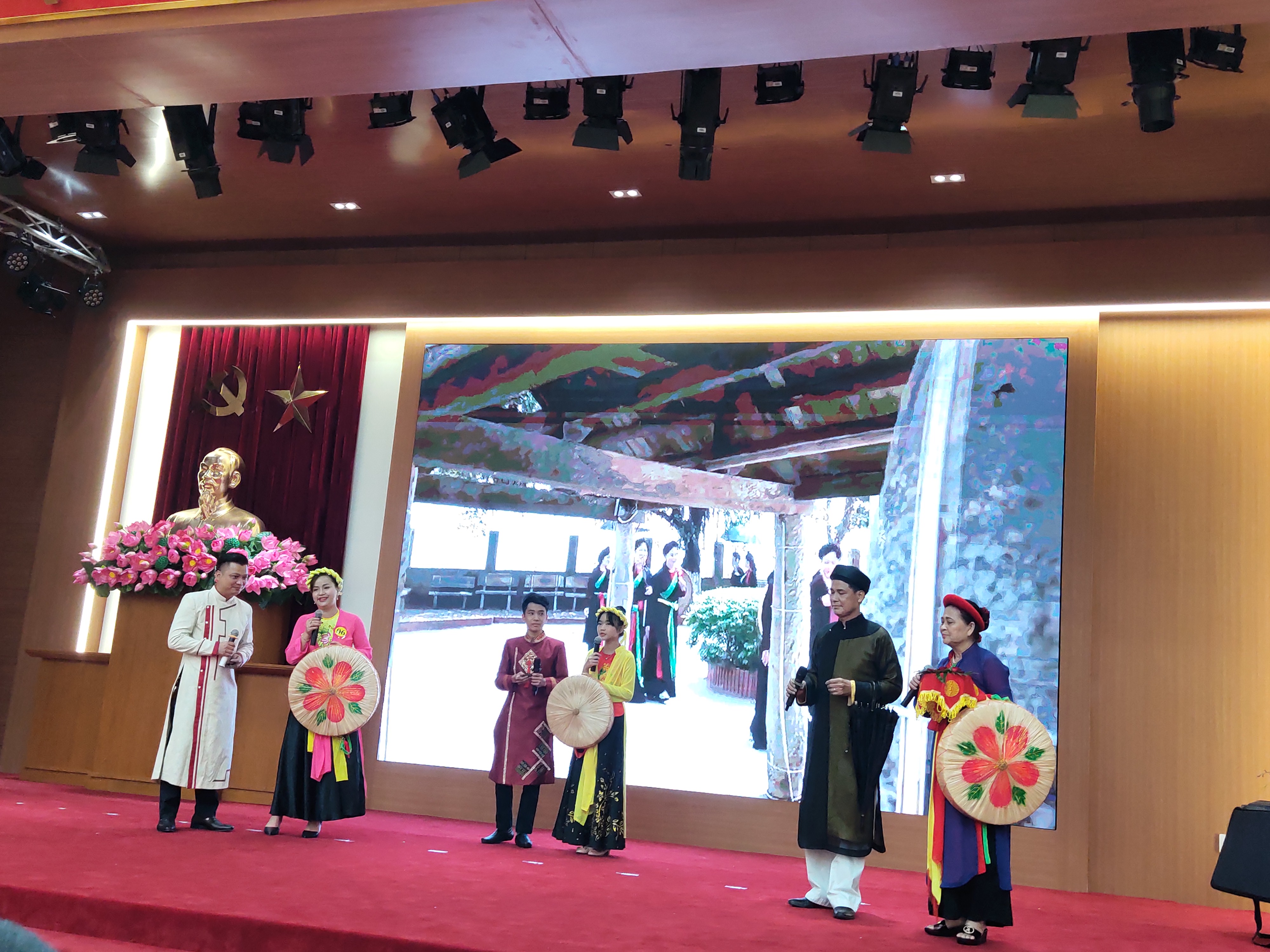 Hội LHPN huyện Gia Lâm: Liên hoan văn nghệ “Ngày hội gia đình - kết nối yêu thương” - ảnh 7
