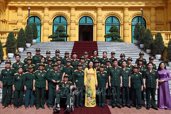 Phó Chủ tịch nước tiếp Đại đội Nữ lái xe Trường Sơn - ảnh 2