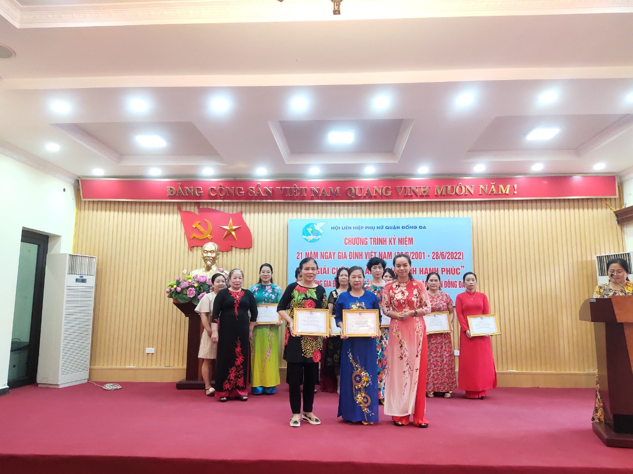 Hội LHPN quận Đống Đa: Trao giải cuộc thi ảnh “Gia đình hạnh phúc” - ảnh 3