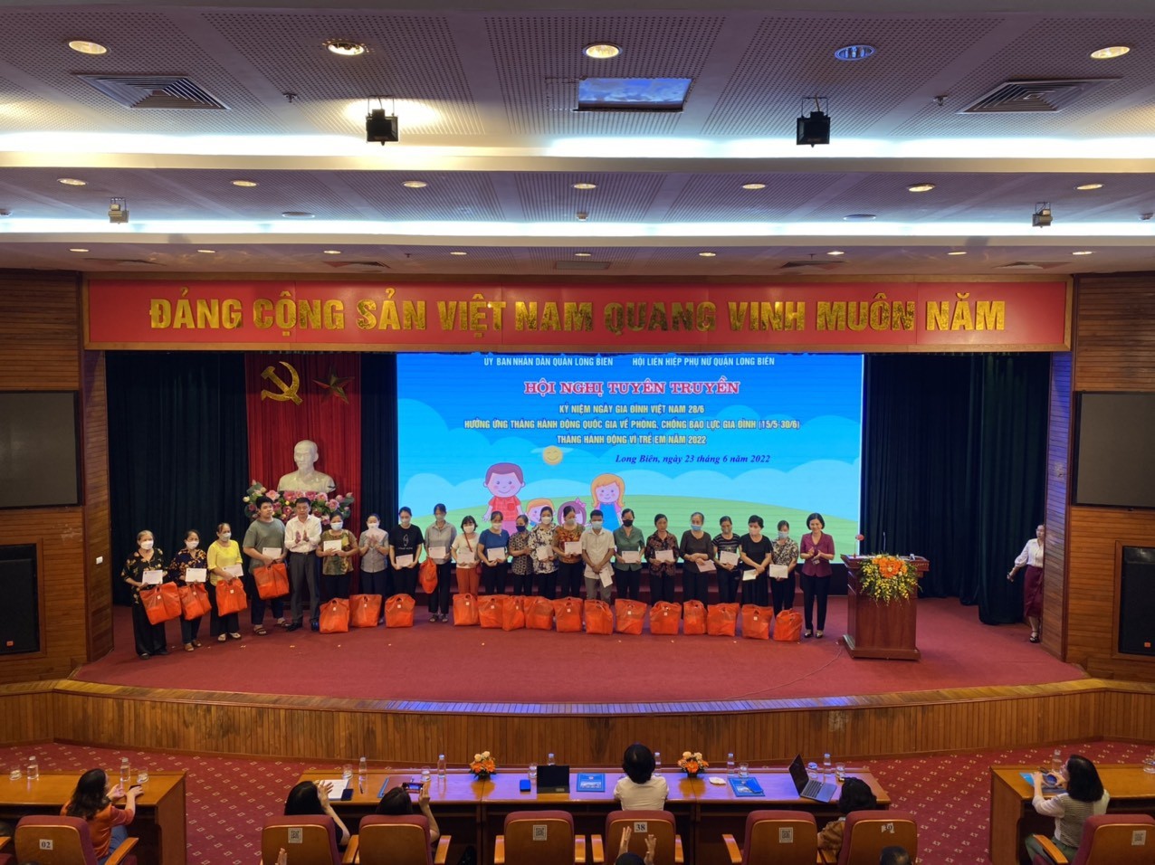 Hội LHPN quận Long Biên: Phát huy tinh thần nhân văn, tấm lòng nhân hậu của phụ nữ Việt Nam - ảnh 1