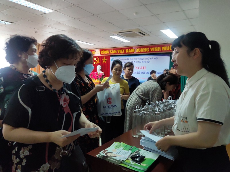 Câu lạc bộ phụ nữ Thủ đô: Nói chuyện chuyên đề chăm sóc sức khỏe cho phụ nữ cao tuổi - ảnh 3